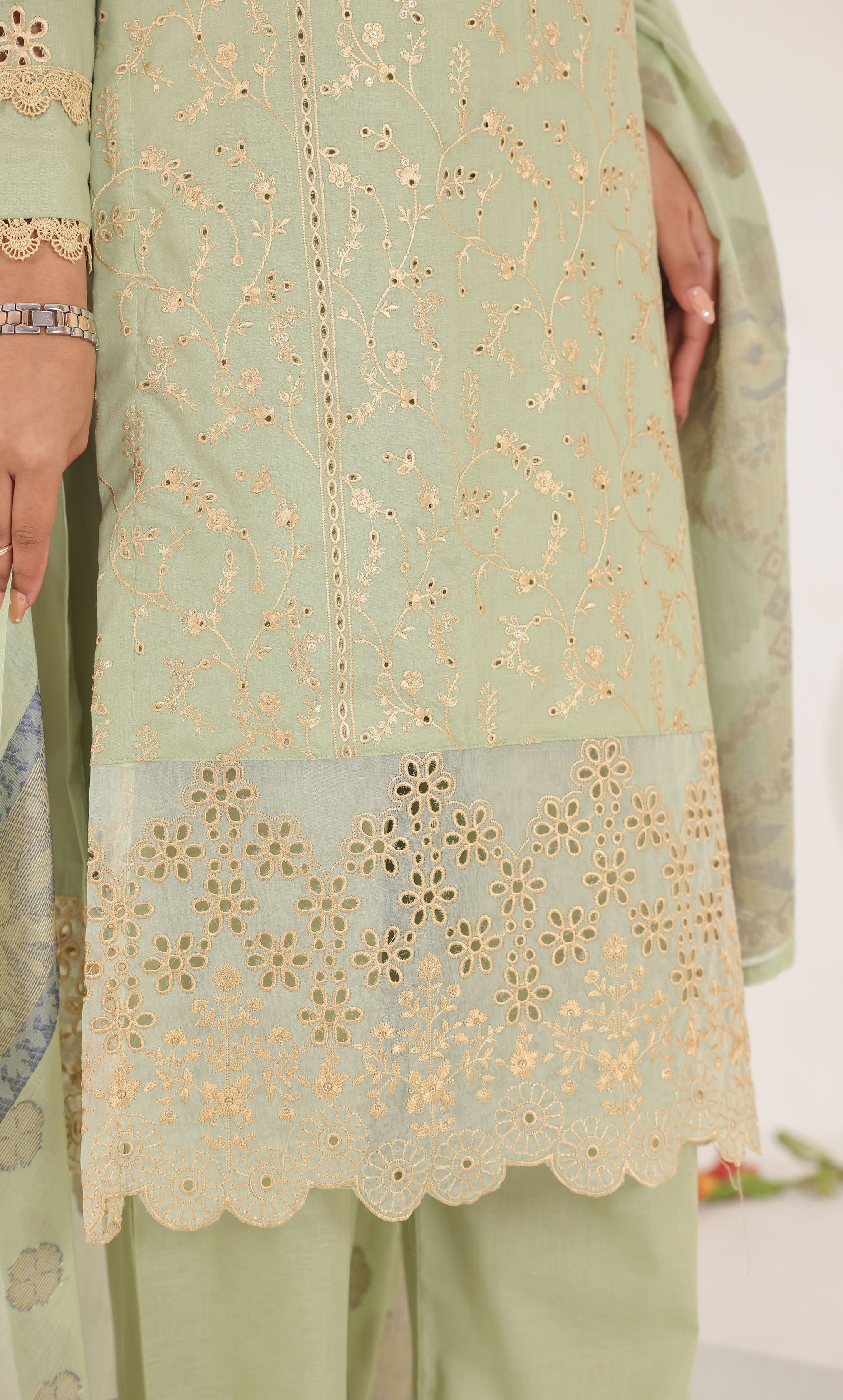 3PC Luxury Embroidered Unstitched Lawn Suit - ZED-04