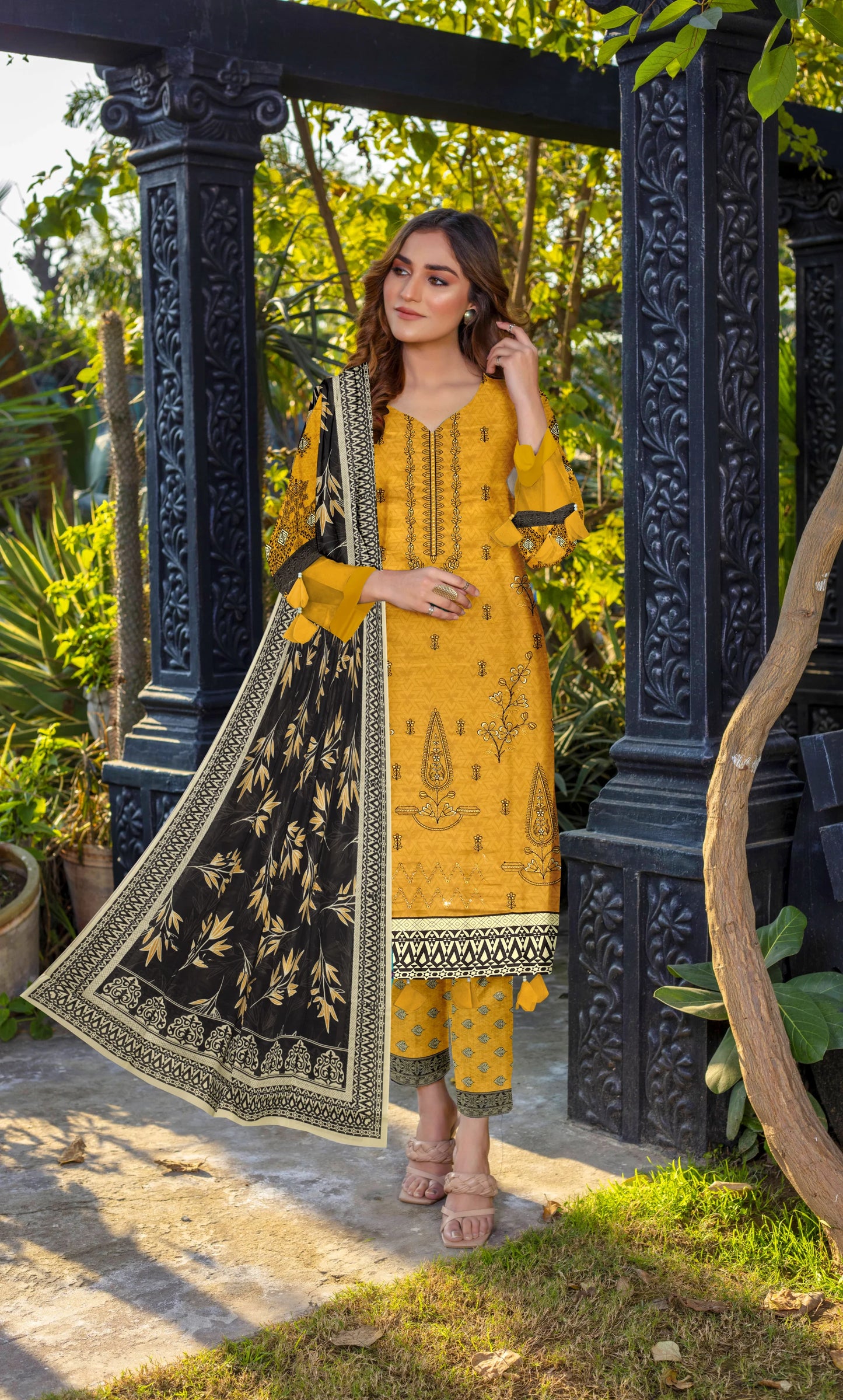 3 Piece Embroidered Unstitched Lawn Suit | NA-V18-06