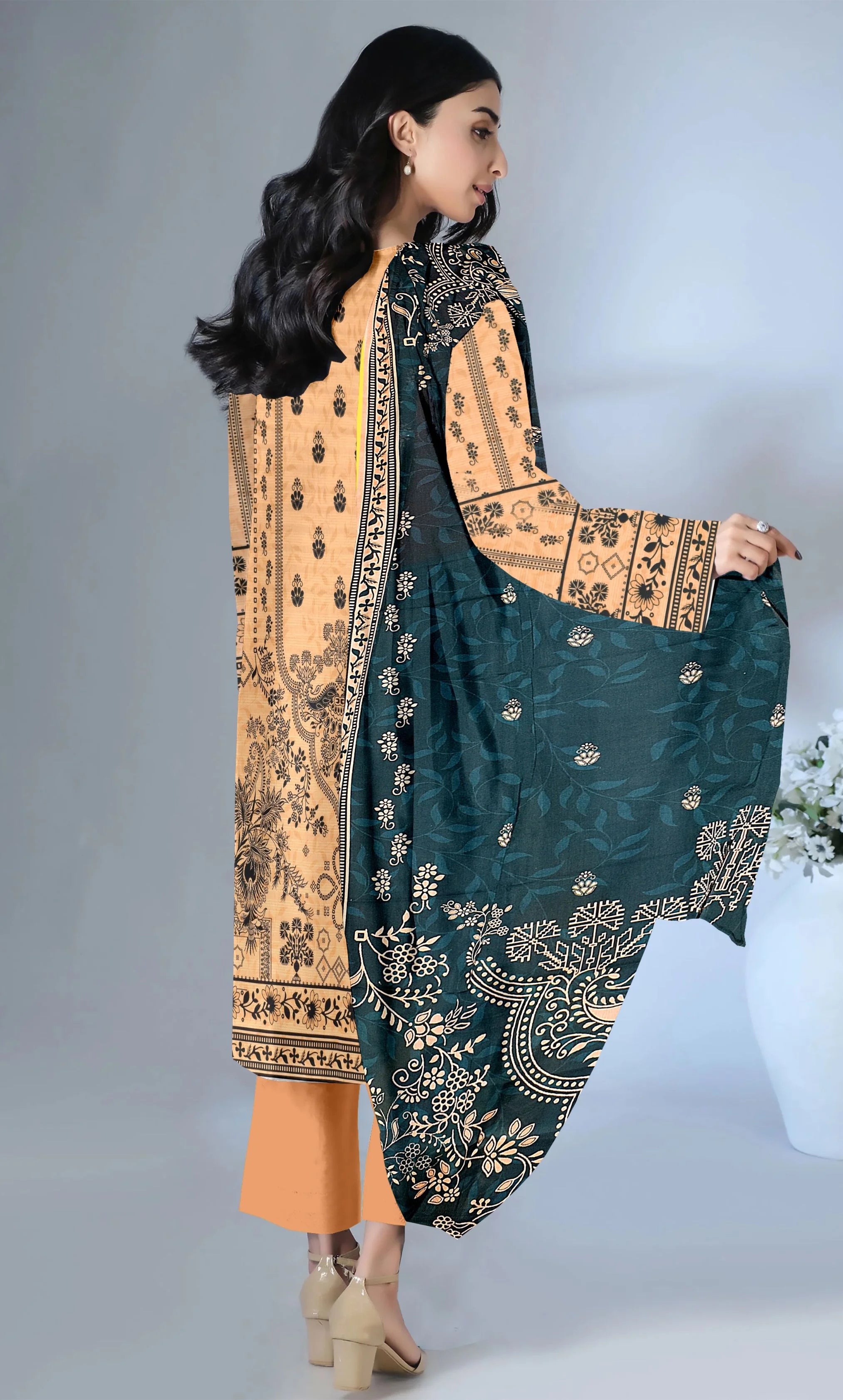 3 Piece Unstitched Lawn Suit -Merium's Exclusive