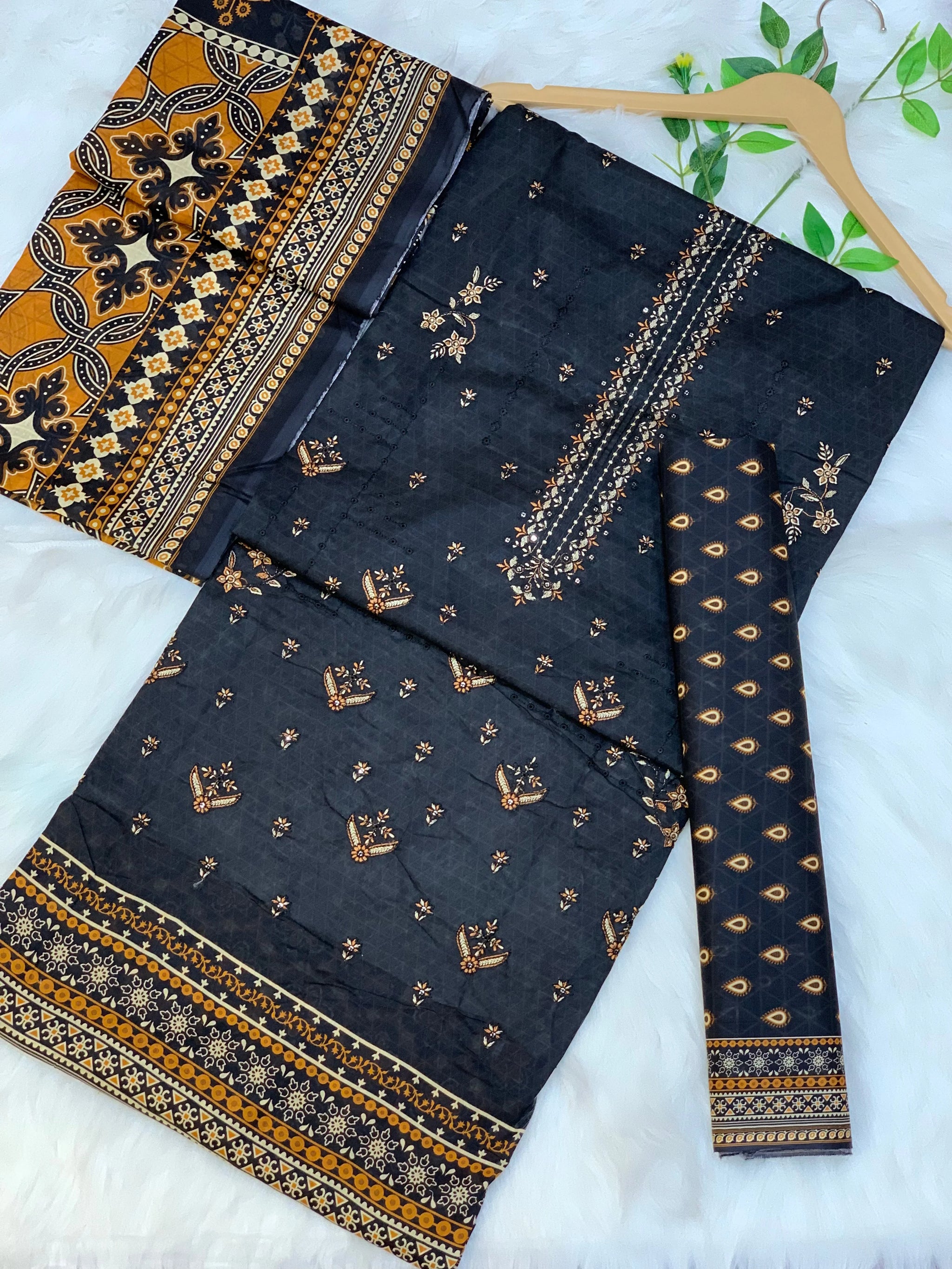 3 Piece Embroidered Unstitched Lawn Suit | NA-V18-06